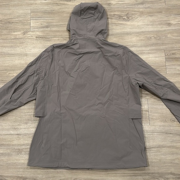 Men's Grey Lululemon Cargo Rain Jacket - Picture 2 of 2